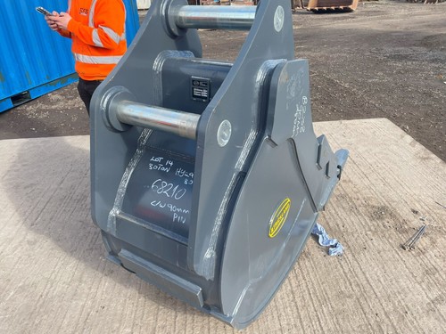 750mm Digging Bucket 90mm Pins - Unused - Price £2500.00 + VAT @ 20% B238 - Picture 4 of 7