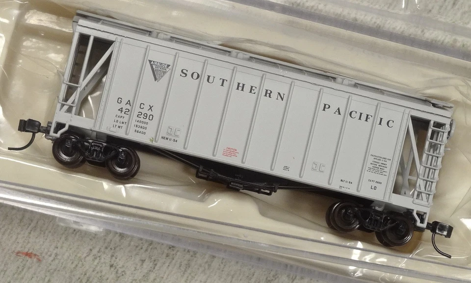 Southern Pacific Airslide Covered Hopper #42290, Atlas Trainman, New - Image 2 of 4