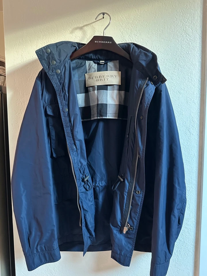 Jaqueta Burberry Brit masculina de náilon azul marinho. Tamanho XL nunca usado. - Imagem 2 de 4