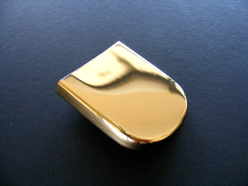 Nueva cubierta frontal dorada Nokia 8800 Sirocco Foto 2 de 3