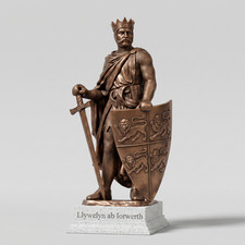 Llywelyn the Great Statue &ndash; Bronze Effect Welsh Prince Sculpture