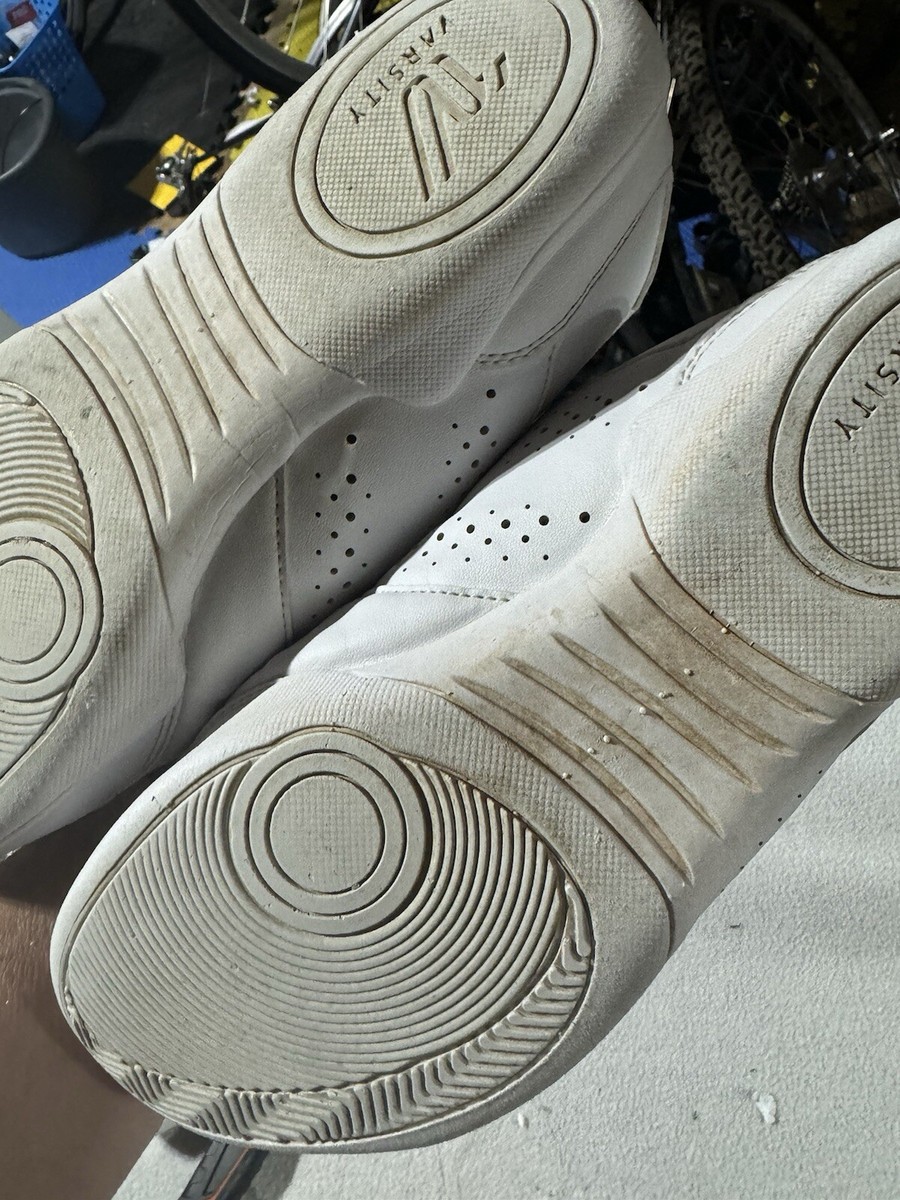 土日の緊急SALE！】Varsity Charge チアシューズ 8 土日の緊急SALE