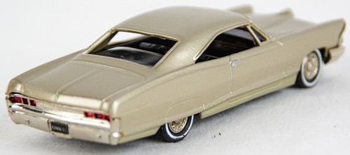 Conquest Madison Models 1:43 Scale 1965 Pontiac Bonneville Diecast Model Car - Picture 6 of 11
