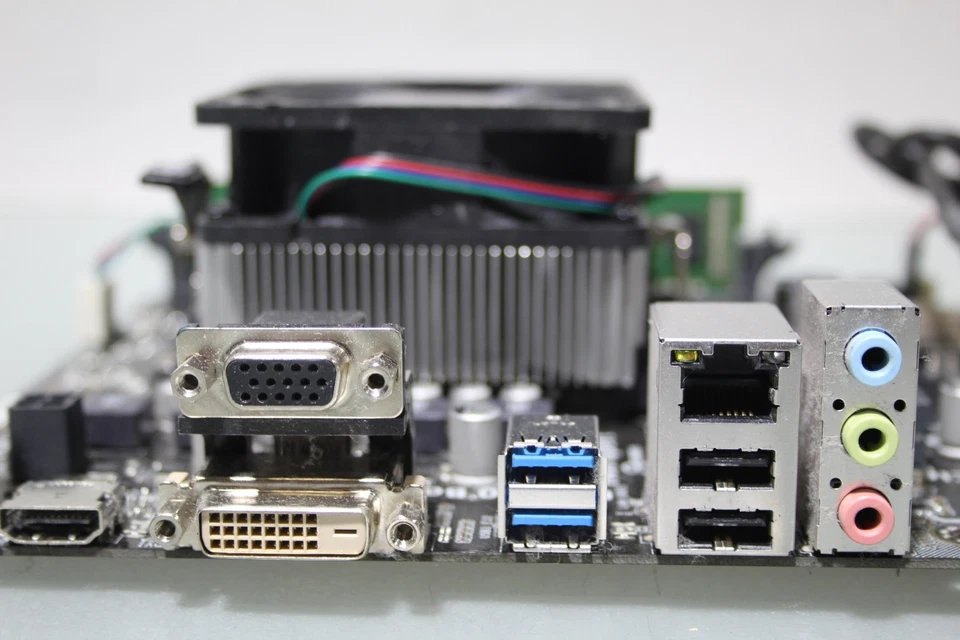 Scheda madre Asus A68HM-PLUS 4 GB Ram AMD A8 serie 6600 - Immagine 2 di 4