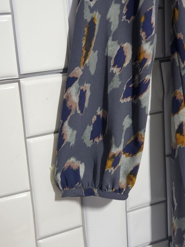 LEITH  Gray Printed V-neck Printed Top Long Sleeve Tunic Back V Size L - Picture 5 of 8