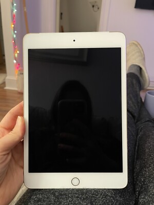Apple iPad Mini 4 7.9'' 32GB Gold (Wi-Fi + LTE) Does Not Turn On