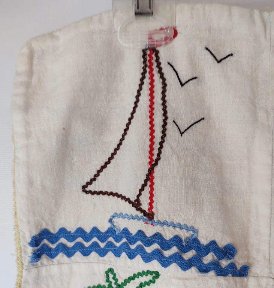 复古手工刺绣和 RickRack 婴儿毛巾壁挂 ~ ~ 大象长颈鹿谷仓 — 第 2/4 张图片