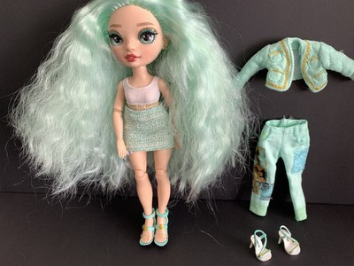 Rainbow High Daphne Minton Puppe grün neuwertig mit Kleidung