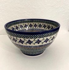 Boleslawiec Polish Pottery Serving Bowl Gingham Flowers