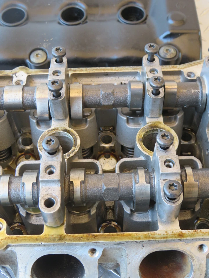 05 TRIUMPH DAYTONA 650 2005 CULATA MOTOR SOLO PARA PIEZAS Foto 3 de 4