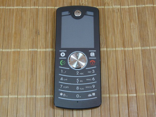 MOTOROLA F3 CELL PHONE. BLACK. NO TESTED. VERY GOOD CONDITION.
