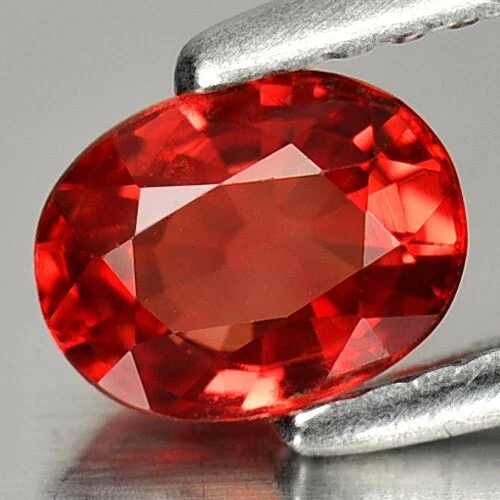 Zafiro rojo 1,04 quilates Forma ovalada 6,7 x 5 mm. Piedras preciosas naturales de Tanzania Foto 2 de 4