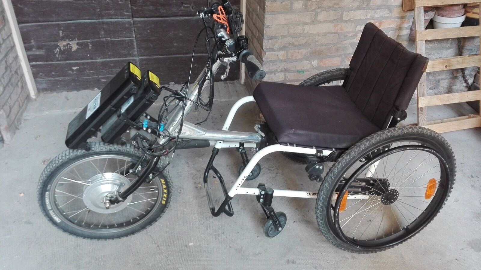 Foto 1 di 8