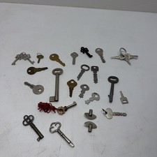 Lot Of 26 Vintage Keys. Several Styles and functions.