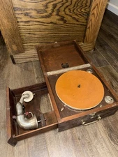 CIROLA PORTABLE PHONOGRAPH ~ OAK CABINET ~ USES LID FOR SPEAKER ~ RARE & WORKING