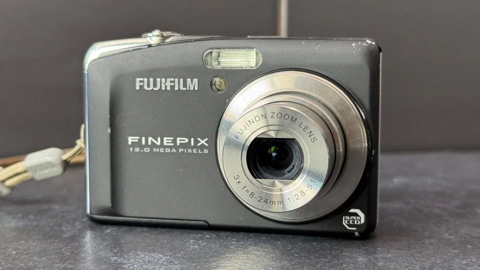 Fujifilm FinePix F Series F50fd 12.0MP Digital Camera With Charger - Read Descri, photo 1 of 5