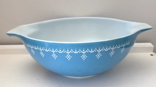 Vintage 70s 444 Pyrex Cinderella Bowl 4 Qt Snowflake Blue Garland Mixing Handles
