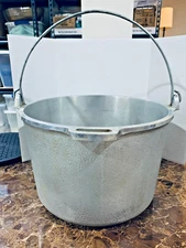 Guardian Service Round Kettle / Dutch Oven