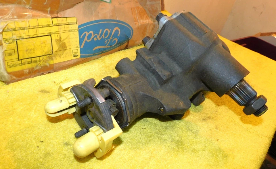 Ford E100 E150 E250 E350 Econoline 1980 1981 1982 caja de cambios dirección asistida nueva de stock Foto 2 de 4