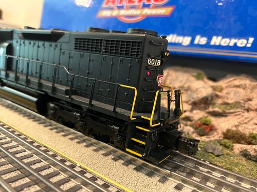 🚂Atlas O Scale 6806-1 Pennsylvania #6018 SD-35 Diesel w/ Railsounds & TMCC - Picture 3 of 5
