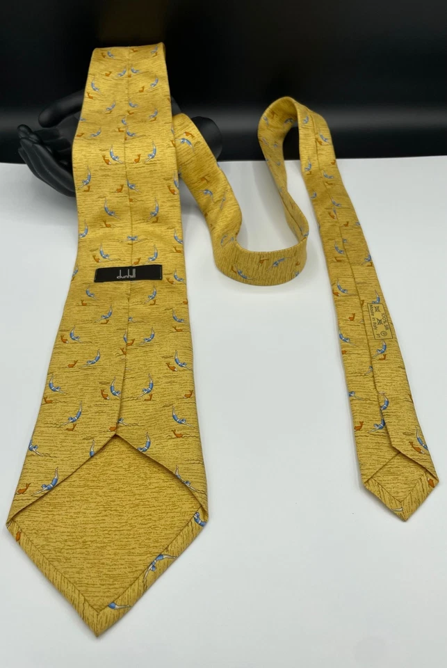 Corbata 100 % seda Dunhill para hombre ~ amarilla ~ patrón de natación y buceo ~ ¡Hecha en Italia! Foto 3 de 4