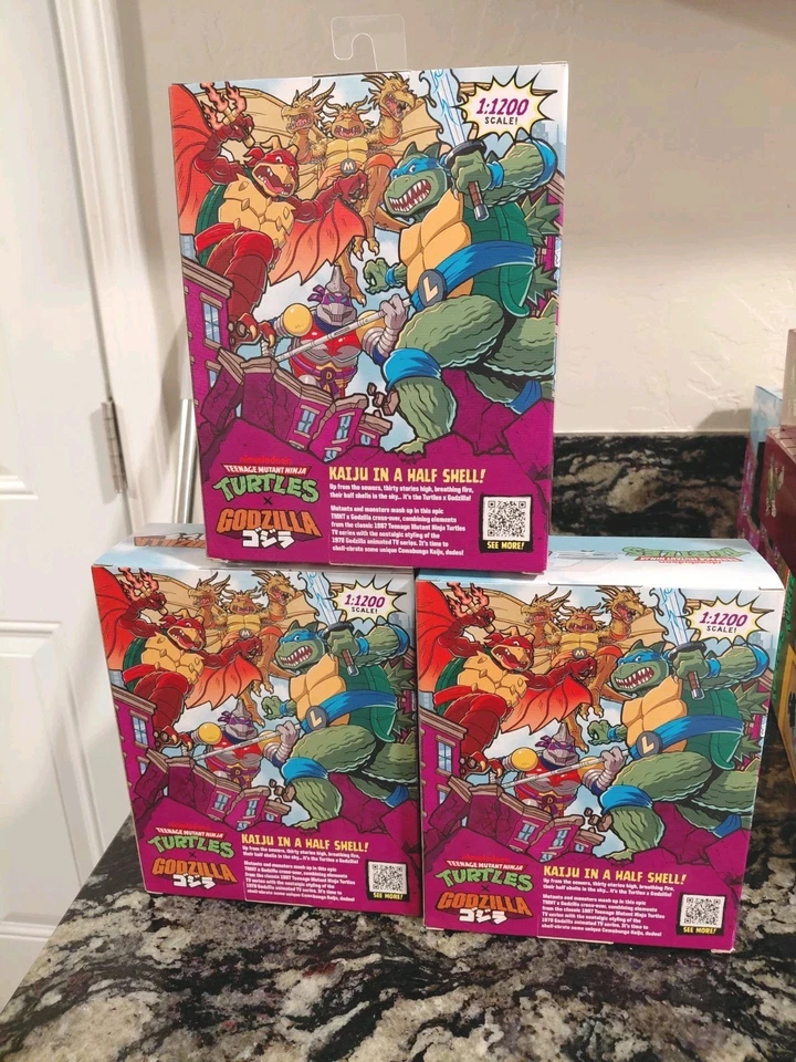 Playmates Tortugas Ninja TMNT X Godzilla Leo Mikey Raph EN MANO Foto 2 de 2