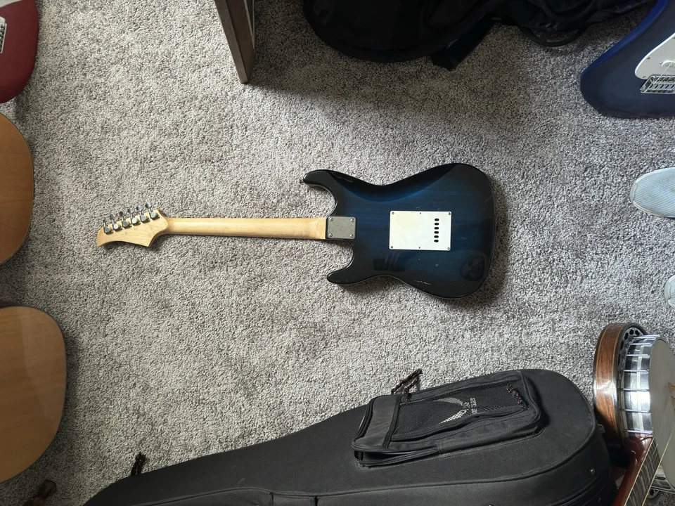 Guitarra Eléctrica Crescent 6 Cuerdas Azul/Negro Ráfaga 2000-2016 Foto 4 de 4