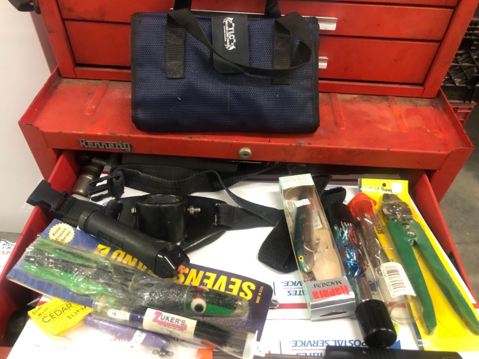 14-TROLLING FEATHERS BELT CARRIERS RAPALA BRAID JIG TOOLS GREAT LOT - Image 6