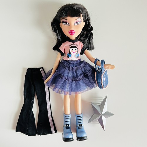 Bratz Doll: Strut It - Jade. With Clothes; Shirt, Skirt, Boots. Blue Purple Pink