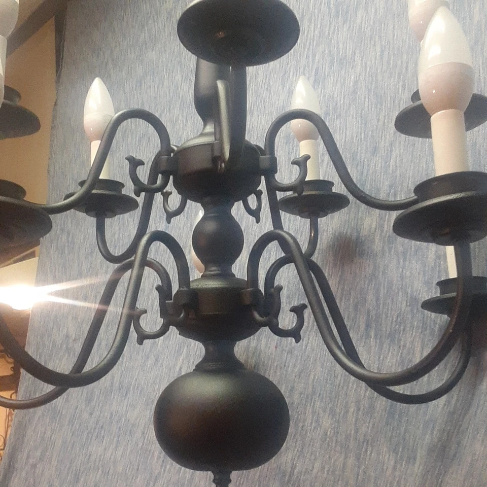 VTG BLACK WILLIAMSBURG STYLE BRASS TEN LED CANDLE LIGHT BULBS 2 TIER CHANDELIER  - Image 2 of 4