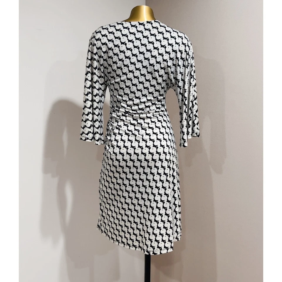 Vestido para mujer Romeo & Julie Couture blanco negro estampado imitación envolvente talla S Foto 3 de 4