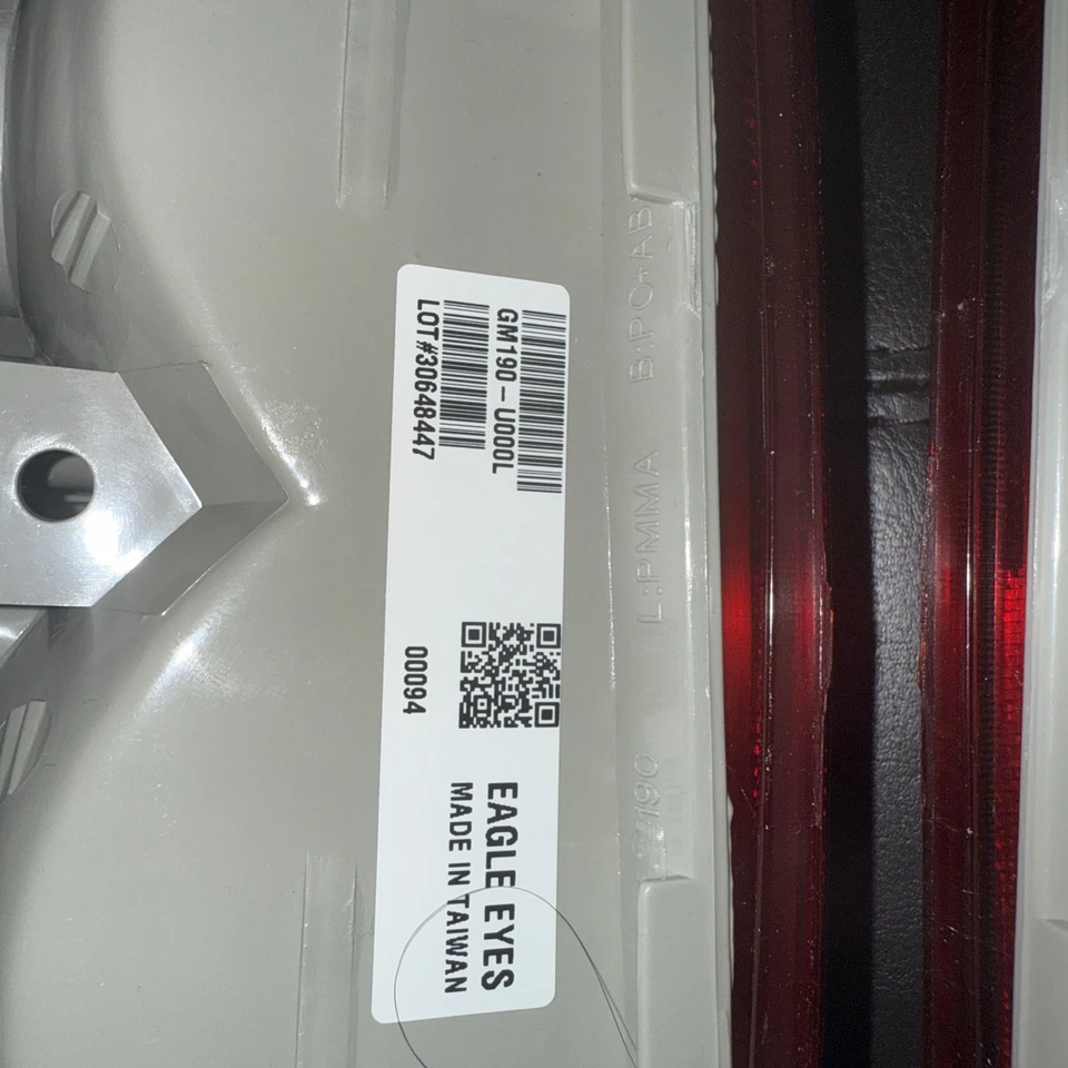 Tail Lights Pair Set for 95-05 Chevy Blazer/98-00 GMC Envoy/95-01 Jimmy - Image 4 of 4