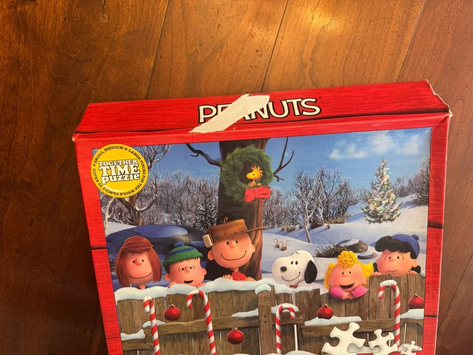Peanuts Gang Snoopy Christmas Together Time Jigsaw Puzzle 400 pc - Image 2 of 3