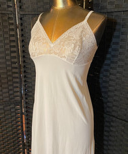 Vintage VANITY FAIR Ivory FULL SLIP Size 34 L Small Stretch Nylon Lace Bodice