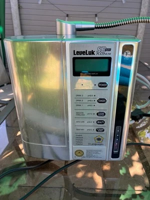 Enagic Leveluk SD501 Platinum Countertop Water Ioniser Silver SD501 - Image 1 of 4