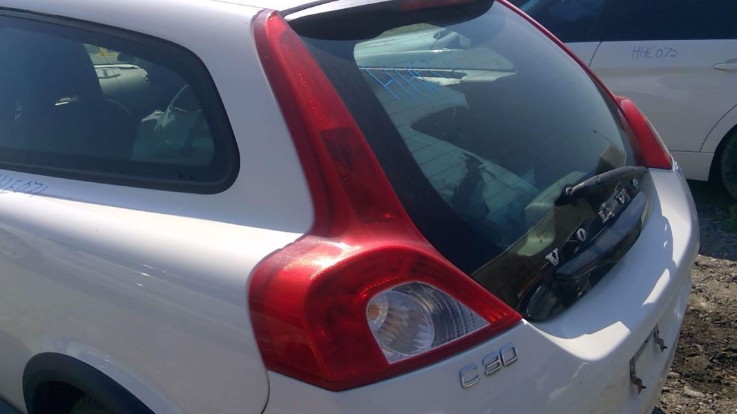 07-13 VOLVO 30 Series Driver Left Tail Light Replacement 1392926