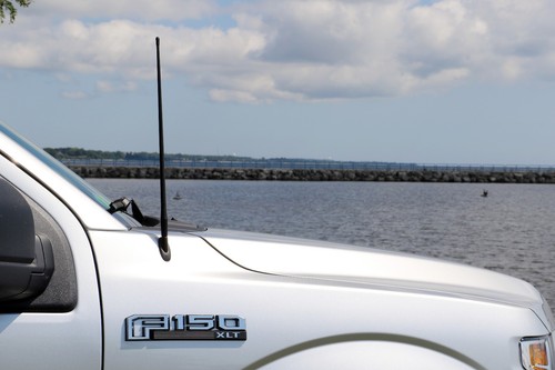 ALL-TERRAIN 17" RUBBER ANTENNA MAST - FITS: 2006 Chevrolet Suburban 2500 - Picture 7 of 10