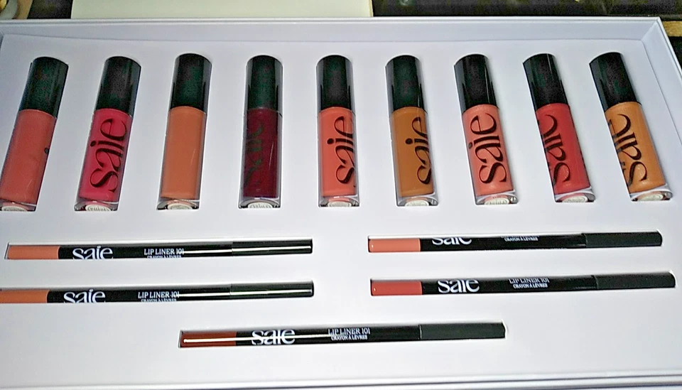 SAIE Lip Gloss Lip Liner Candy box Limited Edition Sweet Treat Makeup Set Beauty - Image 2 of 4