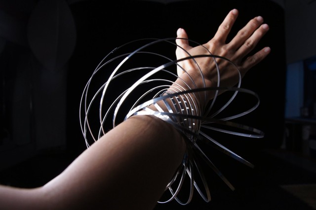 arm slinky toy