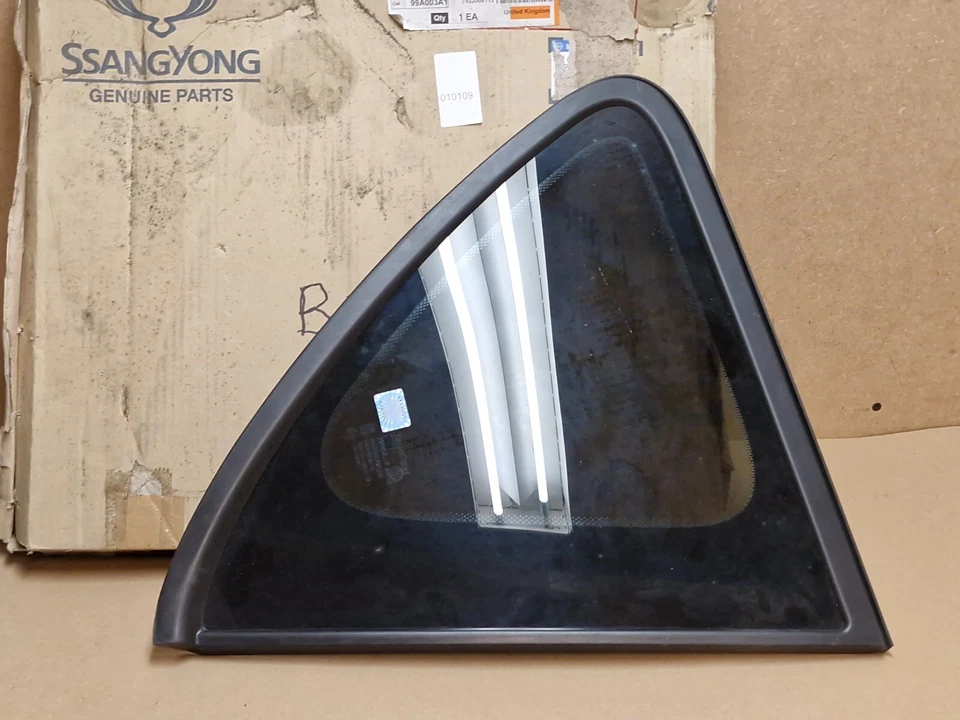 Ssangyong Rexton Front Right Quarter Glass 2007-on 7922008113 Genuine NEW OEM - Image 2 of 4