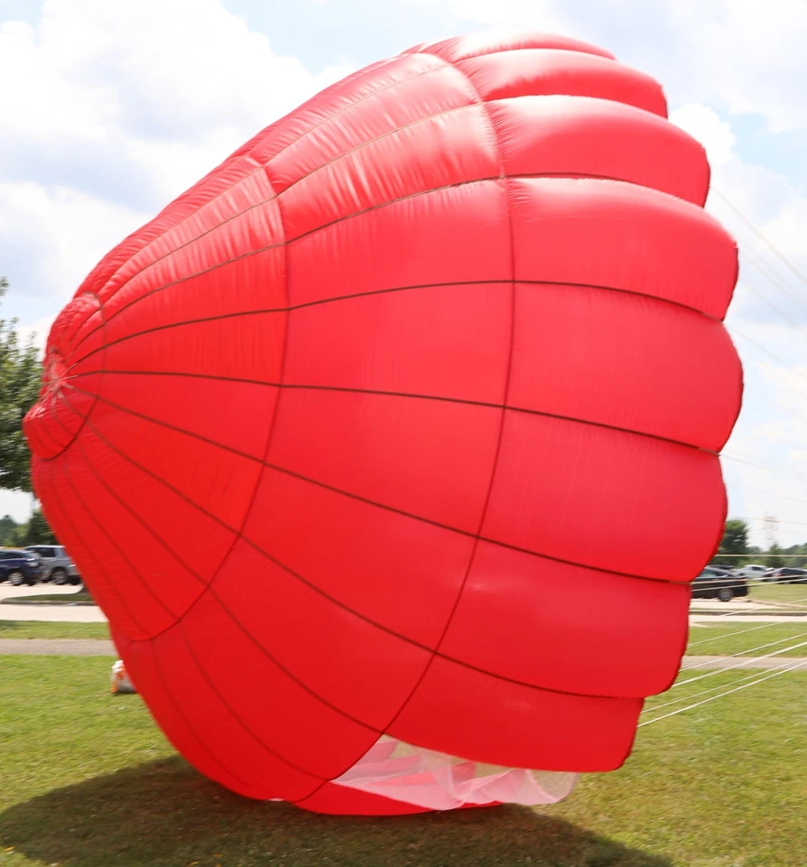 Strong 26ft LoPo round reserve skydiving parachute canopy - Image 3 of 4