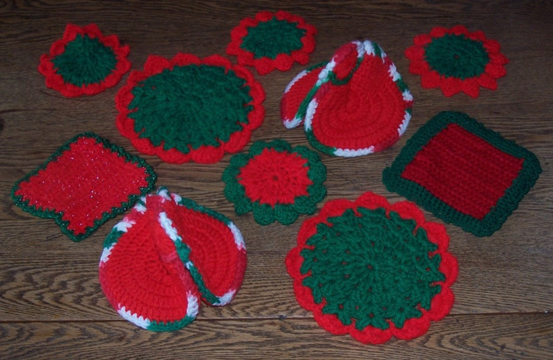 10 Vintage Hand Crocheted Yarn Christmas Potholders/Chickens/Red & Green/Granny