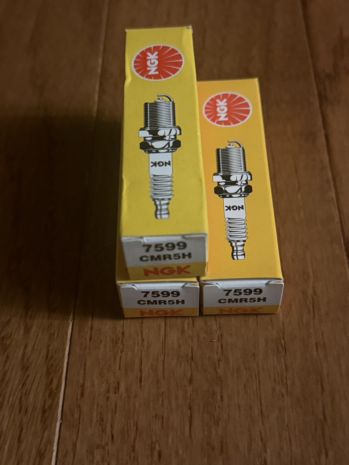 3 New NGK Spark Plugs CMR5H 7599
