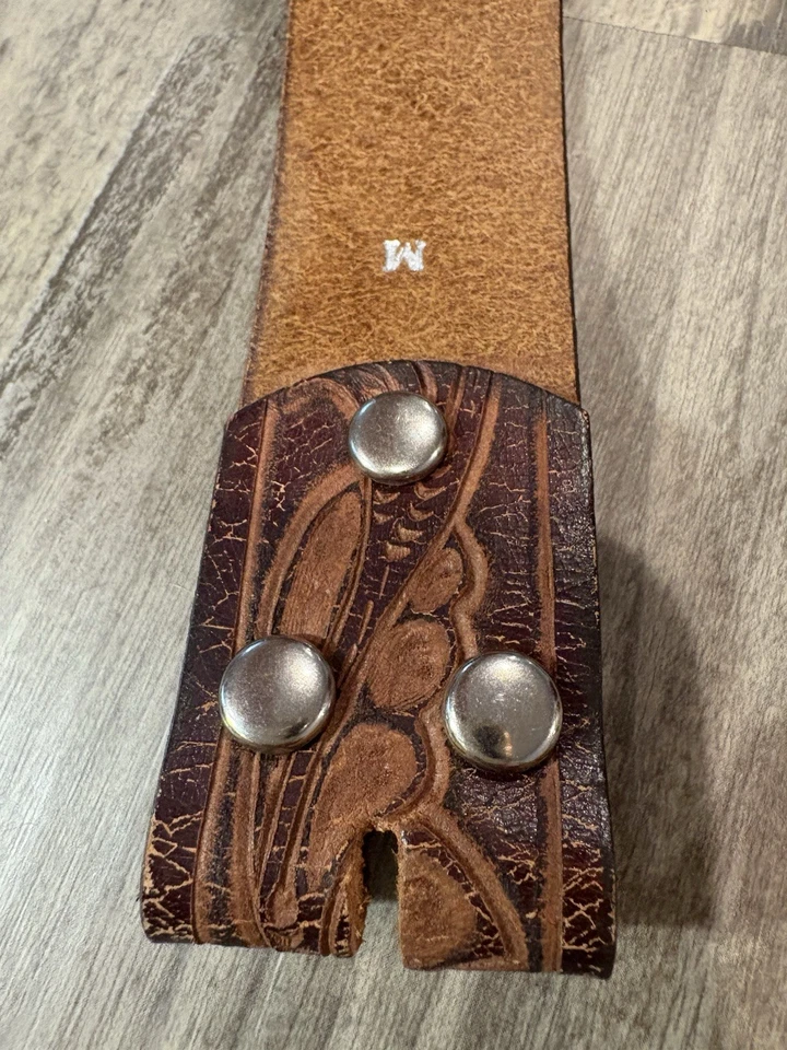 Cinturón Western Tooled con Detalle y Extremo Adornado Color Cobre Foto 4 de 4
