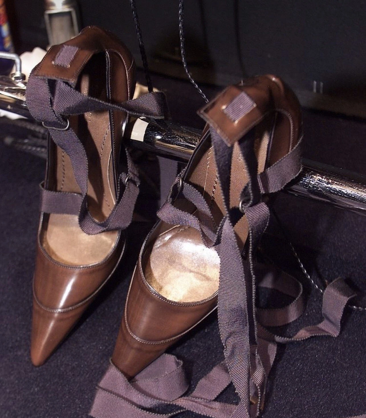 Escarpins à ruban à lacets marron GUCCI Tom Ford rare piste F W 2002 taille 37,5