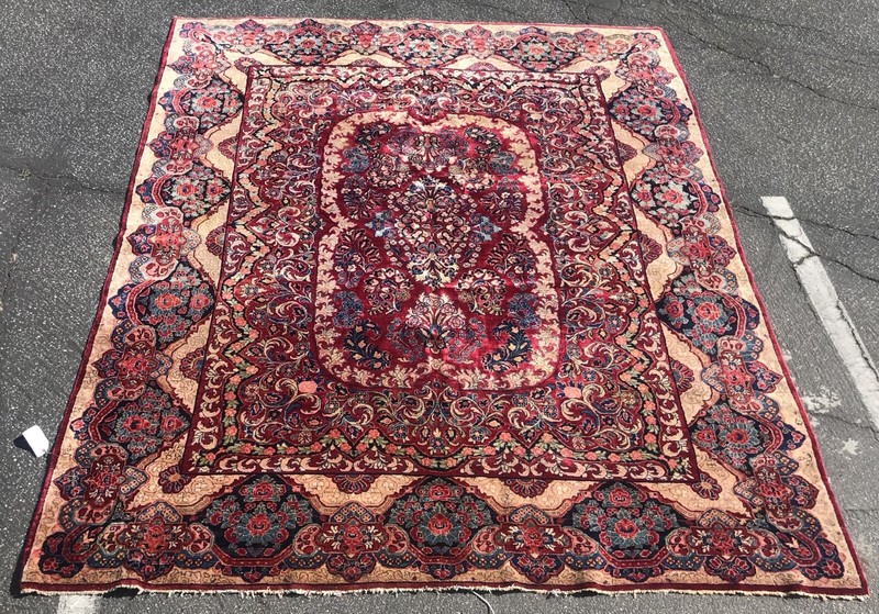 AN AWESOME ANTIQUE SARROOK RUG