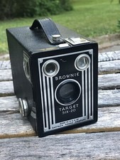 VINTAGE BROWNIE TARGET SIX-20 BY KODAK ART DECO Box Camera Untested