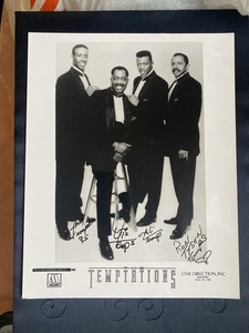THE TEMPTATIONS Signed Auto 8x10 photograph Photo