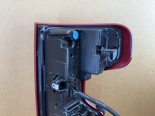 2019 - 2023 Chevy Silverado 1500 LED Tail Light Left Driver LH 85727858 OEM - Picture 10 of 23