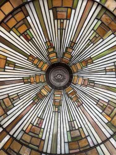 Vintage Quoizel Collection Tiffany Style Stained Glass Lamp Shade 21” X 8”